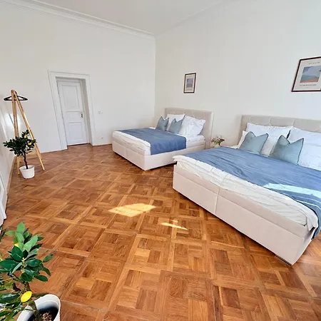 Stunning In Historical Center Apartment *