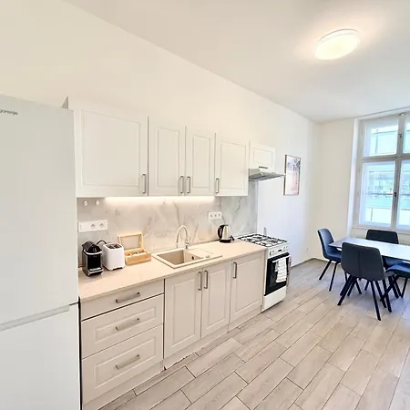 Stunning In Historical Center Apartment *