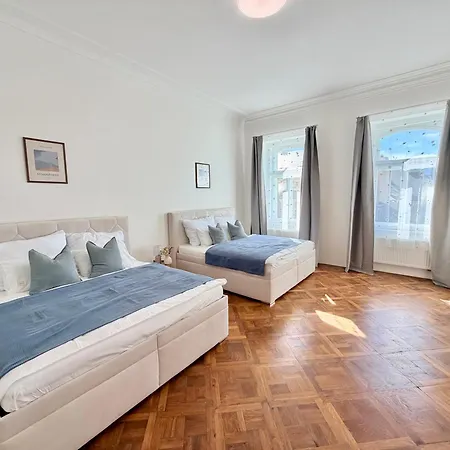 Stunning In Historical Center Apartment